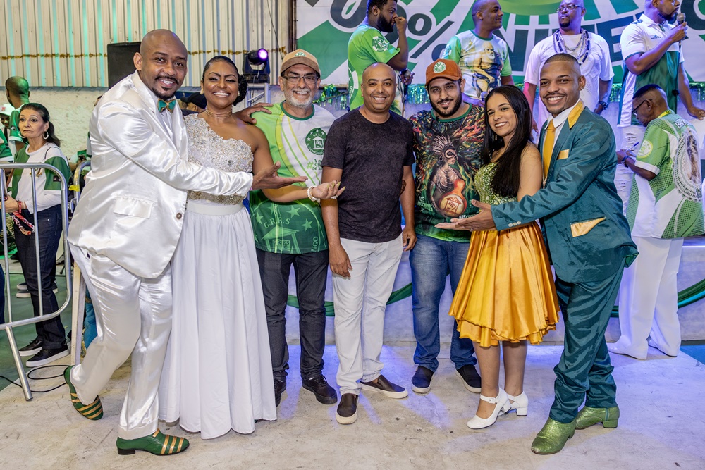 Acadêmicos do Cubango realiza final de samba-enredo e coroação da nova rainha de bateria