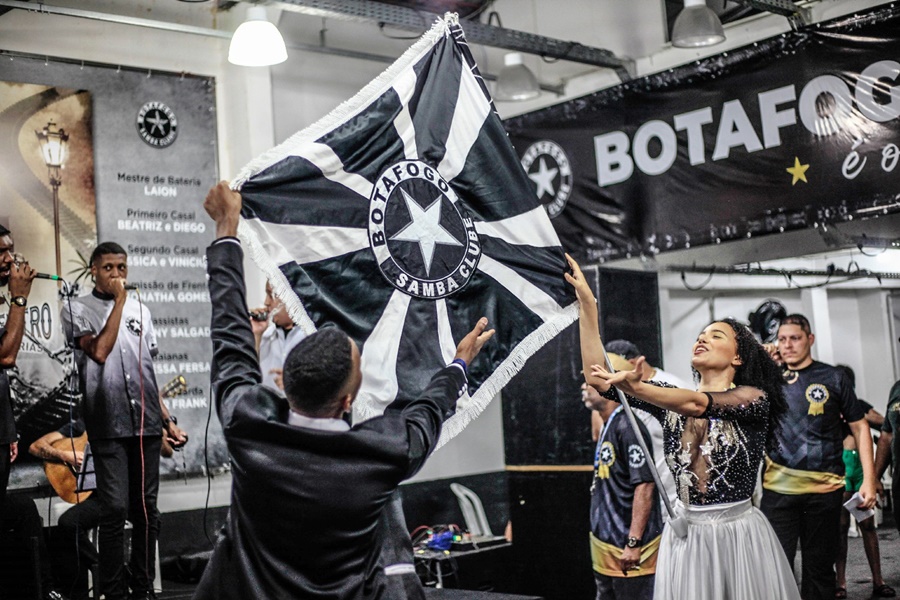 Botafogo Samba Clube apresenta samba-enredo e equipe