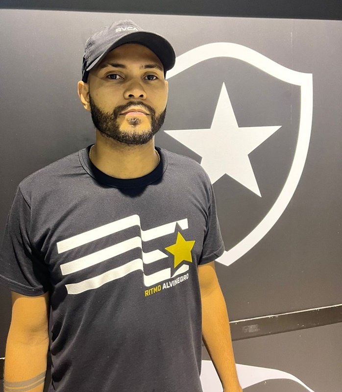 Novo mestre de bateria da Botafogo Samba Clube