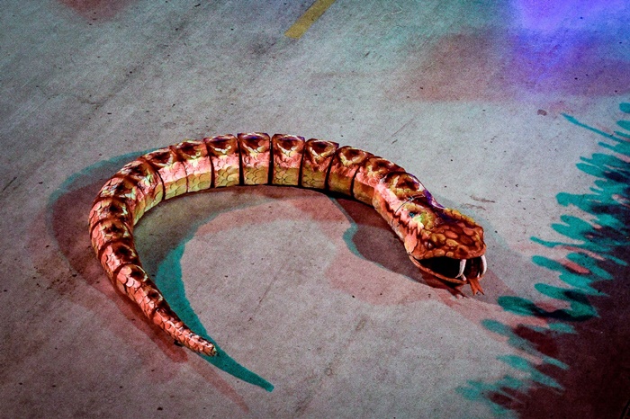 “Menino-Cobra” da Viradouro é um dos protagonistas de peça “Amazônia”