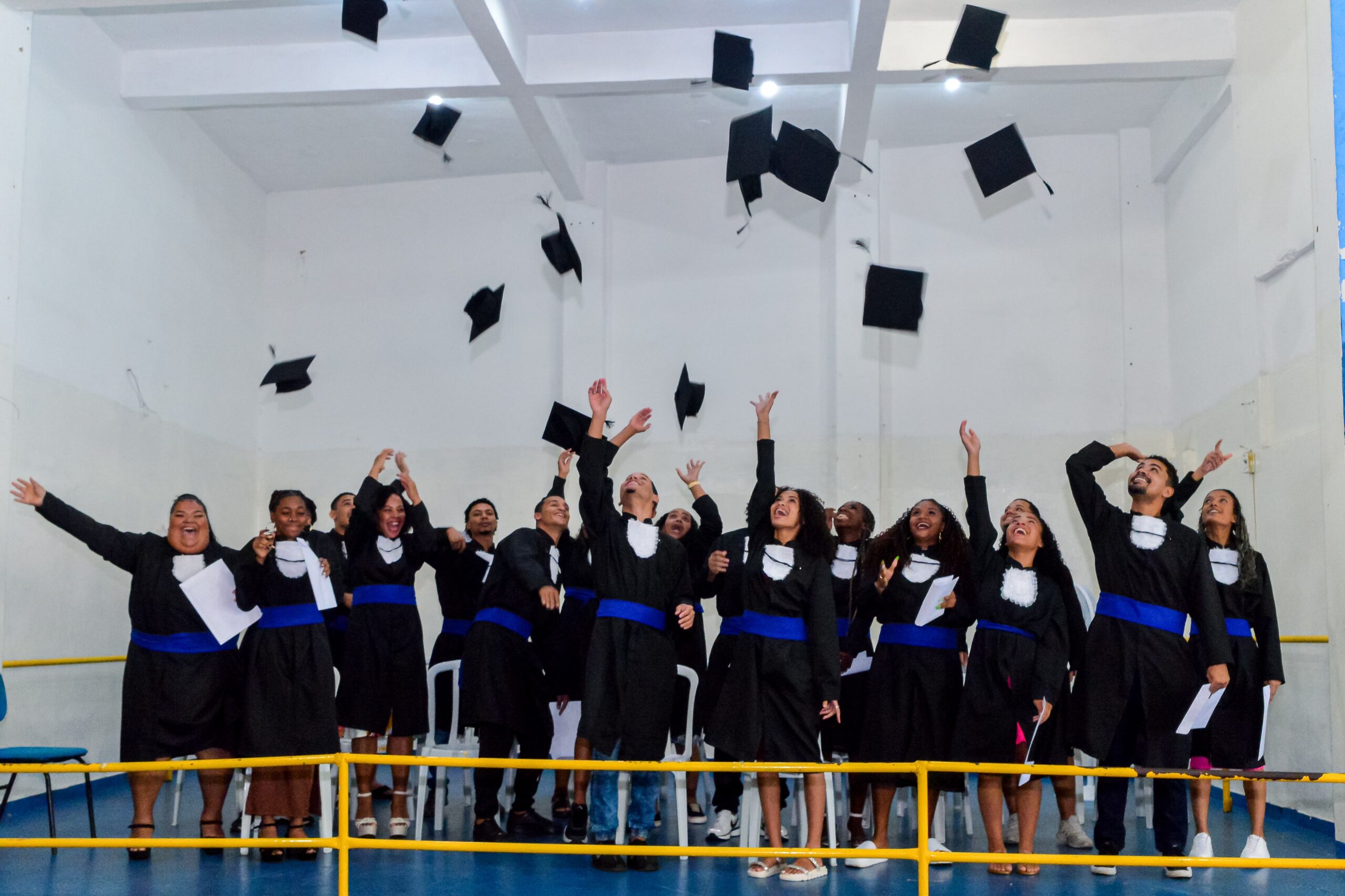 Instituto de Cidadania Unidos da Tijuca gradua 20 jovens