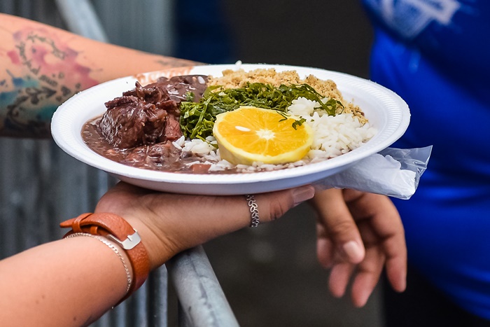 Beija-Flor de Nilópolis promove feijoada